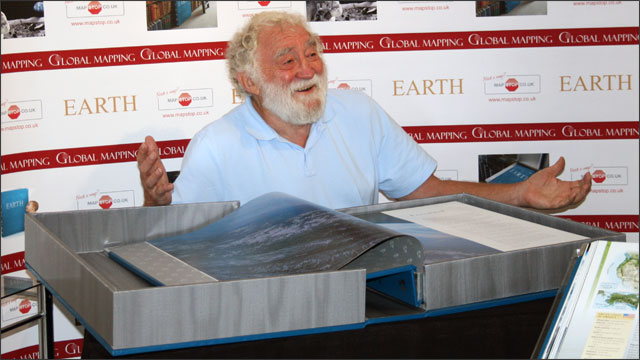 David Bellamy at the UK launch of EARTH David Bellamy introduces EARTH